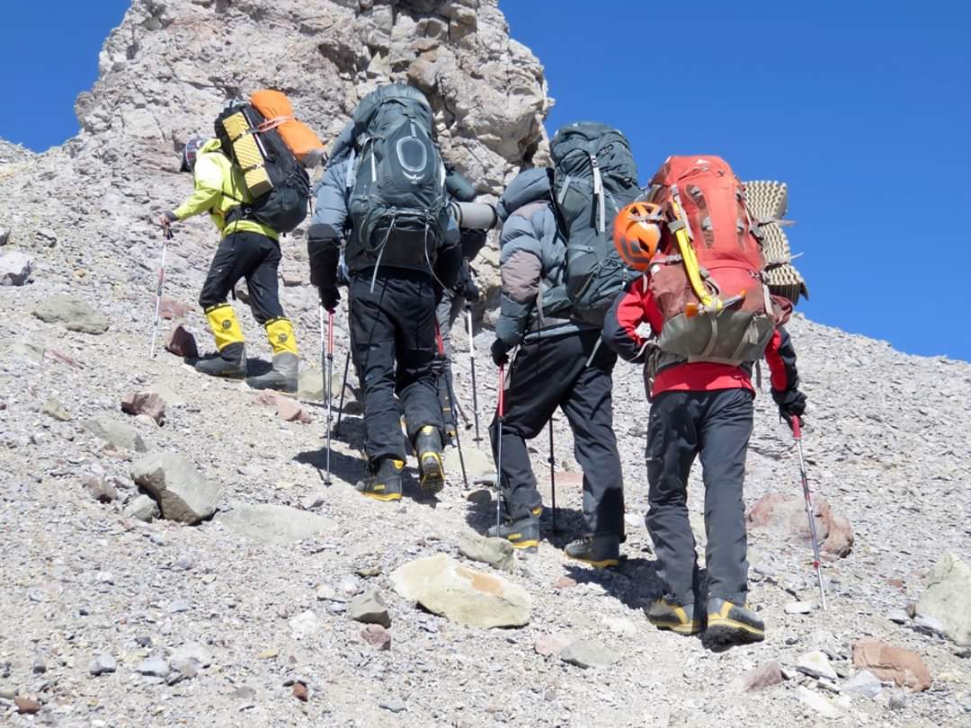 Everest2020SA's tweet photo. Update on team in Aconcagua.... the team made it to camp 3 safely and were immediately hit by a massive storm.  All teams still on the mountain were ordered to descend immediately. The weather is not promising for the next few days so the team is returning. Everyone is safe. https://t.co/BeKdp4pmFv