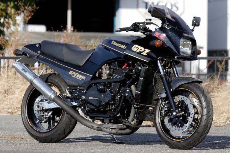 カワサキ GPZ900Rを、群馬県「ブルドッカータゴス」がカスタマイズ