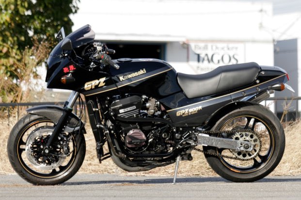 カワサキ GPZ900Rを、群馬県「ブルドッカータゴス」がカスタマイズ