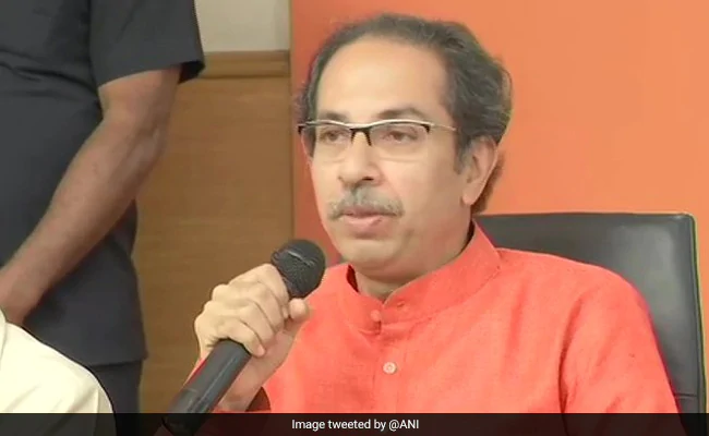 ndtv's tweet photo. Shiv Sena backs "Marathi girl" who held "Free Kashmir" poster in Mumbai protest.
https://t.co/Ks9LVWB0ns https://t.co/9LlB6V6VxJ