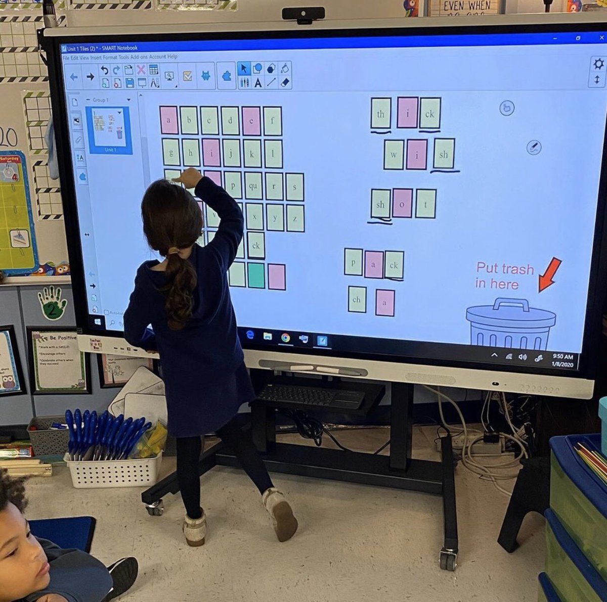CalusaES's tweet image. I spy Kindergartners using the SMART board to help them with a Fundations lesson! This was in two different classrooms too! #smartintegration #fundations #calusaflockrocks
