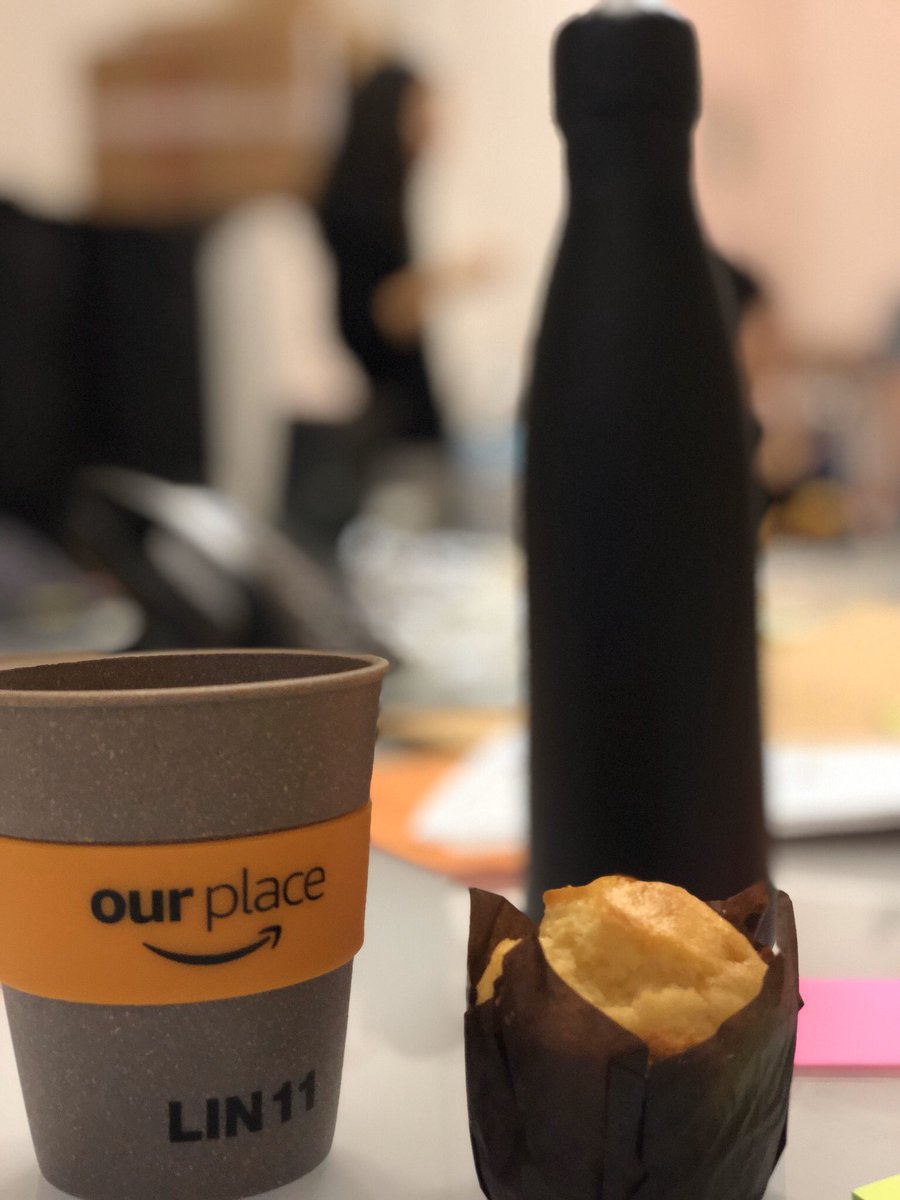 Quando dopo le feste vuoi rimetterti in forma, ma il cliente ti fa trovare muffin e cioccolatini. #partnership #realteam #designthinking #2020 #Milano