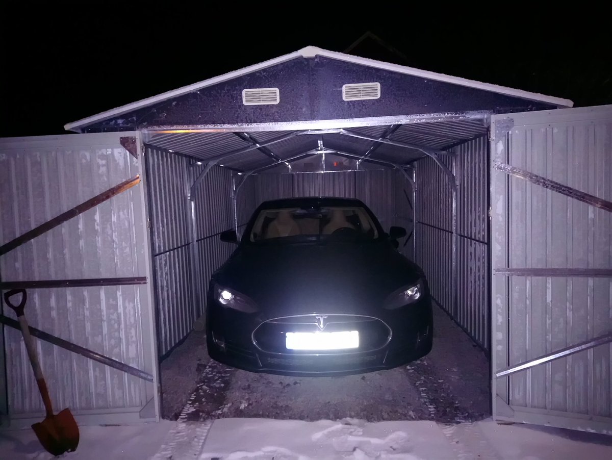 Robin_Recchi's tweet photo. My idea then I bought my garage was to summon in & out, but the side warnings makes it stop. Is it possible to do summon in tight openings? @elonmusk @Tesla #Tesla #P85D #Tight #Garage https://t.co/eJKFqhMKJw