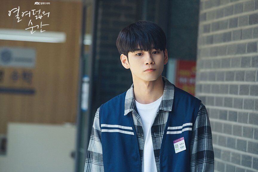 MHeaven5's tweet photo. 옹성우 신곡!! 첫자작곡!! 따뜻하고 청량한!!! 기대됩니다 얼른 듣고싶어요 #여섯시_옹성우_위빌롱
#ONGSEONGWU_WEBELONG
 옹성우 티저 이미지도 넘 좋구 노래 너무 기대된당 https://t.co/QOKPlXe4nV