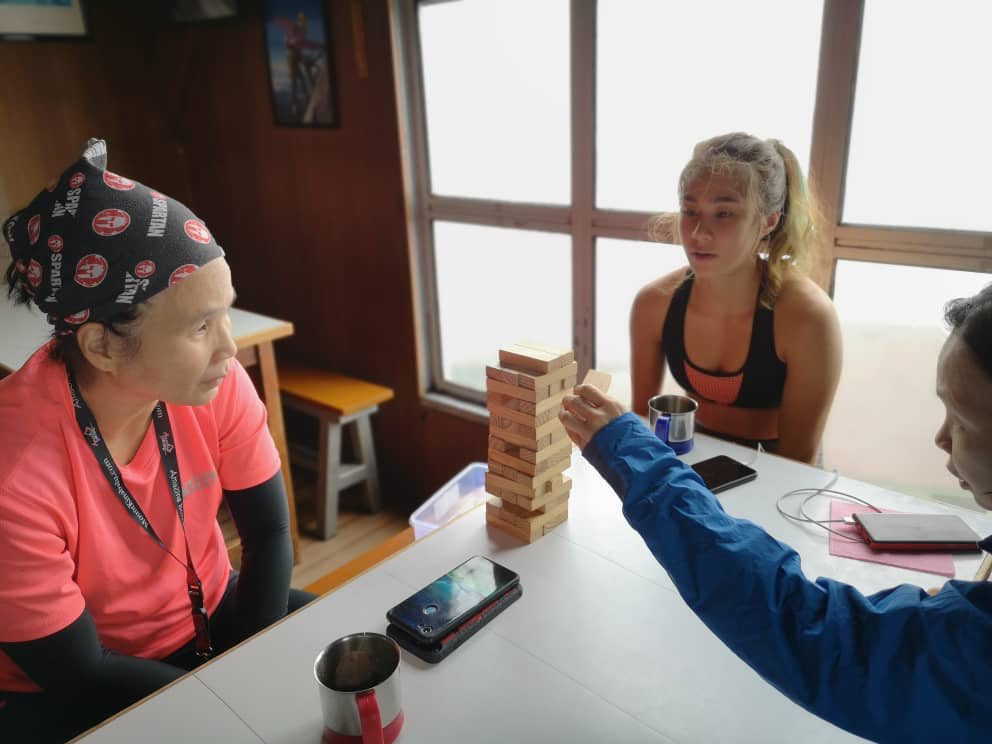 ColleenAugustin's tweet photo. Playing Jenga
#MountKK #ColleenAugustin #VeganAthlete #Jenga https://t.co/Bl1whltuff