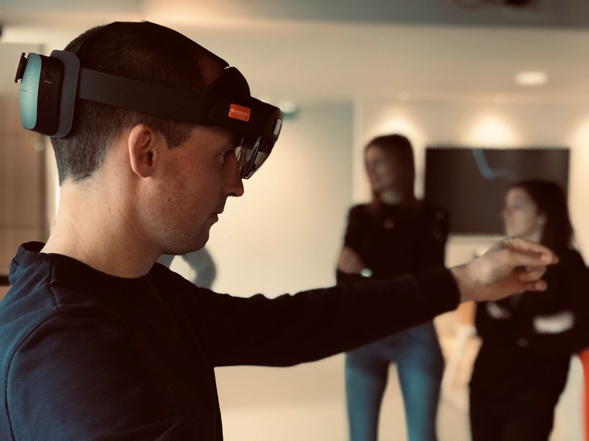 Immersion3D's tweet photo. 🆕 Vous connaissez la dernière ? On a reçu nos #HoloLens2.
🛒 L'occasion de commander une licence #Reviiiew, non ?
Plus d'infos pour interagir avec votre 3D en #réalitémixte➡️https://t.co/4GoY1f80mA

cc @microsoftfrance @HoloLens 
#HoloLens #Microsoft #mixedreality #AR #VR #MR https://t.co/KKln25N21U