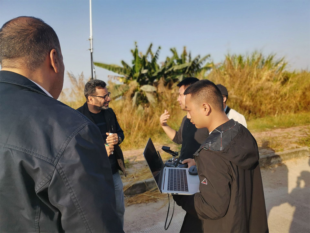 yangdasecurity's tweet photo. What a beautiful day to fly the VTOL.π
Welcome to test the big bird yourself, my friend!π
#longendurancevtol #vtolfixedwing #vtolplane https://t.co/fYLilaKR2x