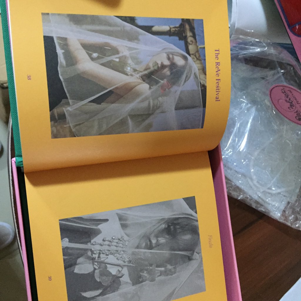 ctrlkjs's tweet photo. TAMANG PANALO ULET SA BUHAY SHEVSKSBSKDJSISHSKDHEKXBDI AKO NA PUMUNTA SA OFFICE NI MAMA PARA MAKITA KO NA AGAD HAY MAHAL AKO NI JOY!!!! first photocard ko si Joy :(((((( ang saya lang #FinaleWithJoy #FinaleWithIrene #FinaleWithRedVelvet https://t.co/7szO2jBv8d