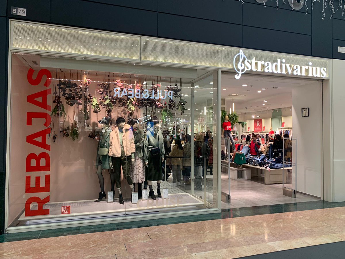 Ya están aquí.... ¡Ya han empezado las rebajas en Nueva Condomina! 🛍🛍 ¿Tienes preparada tu 'wishlist' de los imprescindibles que no vas a dejar escapar? ¡Vente a nuestro centro comercial y descubre los descuentos de nuestras 180 tiendas! 🤩👏
👉 bit.ly/Rebajas_NuevaC…