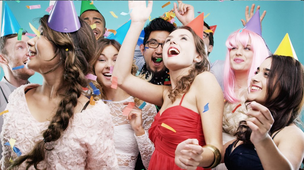 #BonneAnnee2020 : en 2020, encore plus loin ! Que cette nouvelle décennie soit synonyme d’énergie, et que l’humain persiste au cœur des services.
Belle année 2020 avec #AKTO ! 🎉🎉🎈 buff.ly/39JaAEN  #voeux2020 @Fafih_OPCA + #FAFTT + @INTERGROS + la délégation Propreté