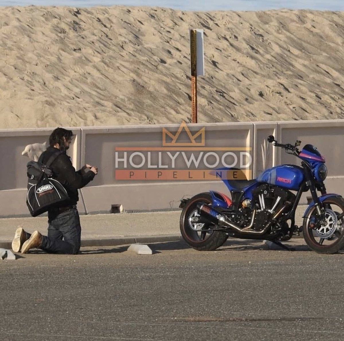 sir, how dare you? 🤤 
#malibubeach #keanureeves #legendarykeanu