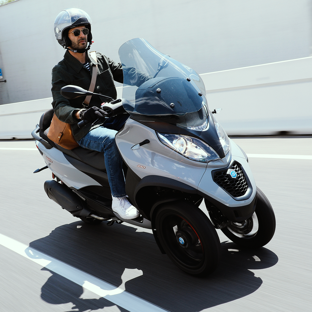 Sürekli yolda olanlar için ideal partner. Güvenli ve çevik: Piaggio Mp3. #TrendMoto #Piaggio #PiaggioMp3
#OrdinarySpecial #MoveBeautifully