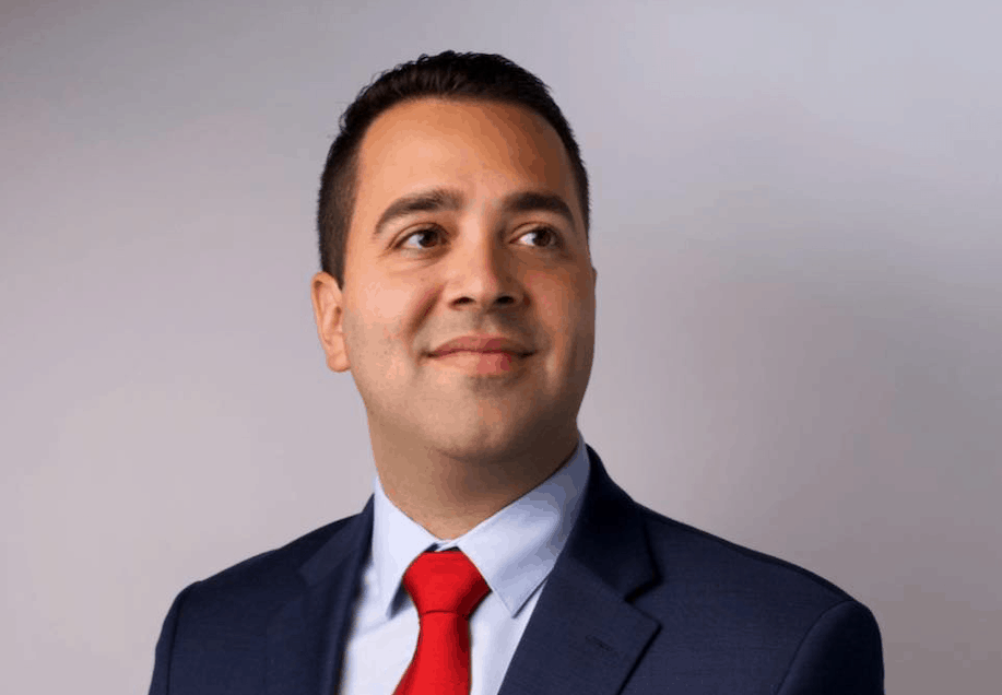 Fla_Pol's tweet photo. .@DrLeoValentin sets the fundraising challenge in the crowded Republican field seeking to take on @RepStephMurphy in CD 7. https://t.co/RdbJaYhfqb via @ScottFist #FlaPol https://t.co/gg5jYxfQph