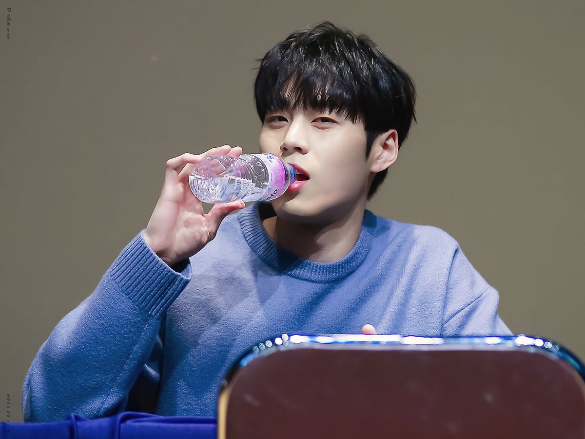 D_REVE0101's tweet photo. 200105 시그 팬싸🧡

#동원 #이동원 #DONGWON 
#동원짱짱 #크나큰 #크나큰짱짱 #KNK 
@KNKOfficial220 https://t.co/SyVJMN9TE3