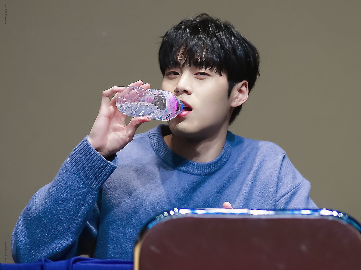 D_REVE0101's tweet photo. 200105 시그 팬싸🧡

#동원 #이동원 #DONGWON 
#동원짱짱 #크나큰 #크나큰짱짱 #KNK 
@KNKOfficial220 https://t.co/SyVJMN9TE3