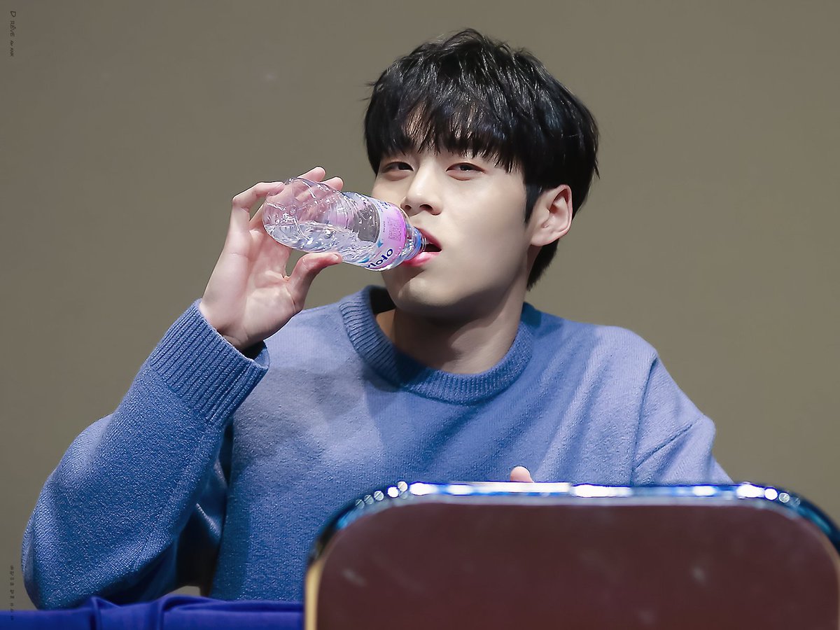 D_REVE0101's tweet photo. 200105 시그 팬싸🧡

#동원 #이동원 #DONGWON 
#동원짱짱 #크나큰 #크나큰짱짱 #KNK 
@KNKOfficial220 https://t.co/SyVJMN9TE3