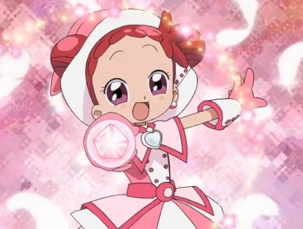 เมื่อก่อนสมัยดูแม่มดน้อยโดเรมีจะมีคาถาติดปากว่า "โอมมะลึกกึ๊กกึ๋ย มะลึกกึ๊ยกึ๋ย" แต่ความจริงแล้วคาถานี้ต้นฉบับภาษาญี่ปุ่นจะท่องว่า "Pirika pirirara poporina peperuto!" (พยายามท่องตามแล้วจริงๆ)

ซึ่งคาถาของแต่ละคนก็จะท่องไม่เหมือนกันแบบฉบับของไทยเลย อย่างข้างต้นนี้คือของโดเรมี💞