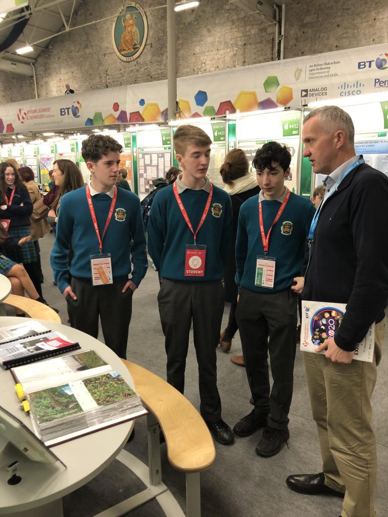 portumnacommsch's tweet image. Professor Donal O’Shea interviewing @portumnacommsch students at stand 4430 @OSheaHoganLab @ucddublin @accsirl #BTYSTE2020 #loughderg #createtodayshapetomorrow