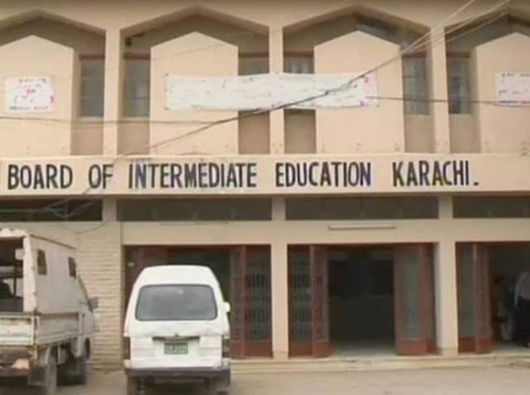 Mani_tweets__'s tweet image. Dear Iran, This is the headquarter of USA Army. Jaldi sa ura do Isa Karachi Student Ittehad apka sath ha🤣😂👇
#futuredestroyer #boardofintermediate #mani_tweets