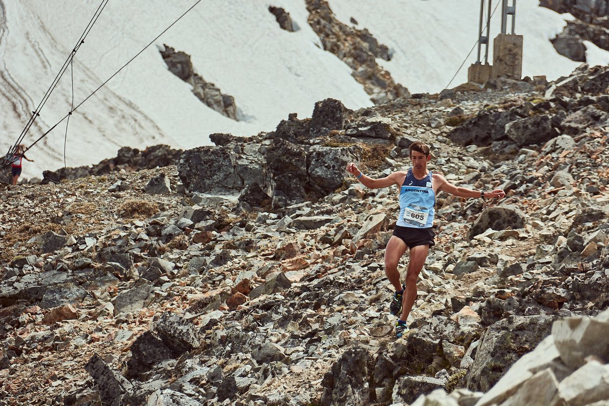 ezepauluzak's tweet photo. 🧘♂️Buscar el equilibrio dinámico en suelos inestables 🗻
🦓 O terminar rayado como una cebra 😂🤣
#PauluzakTRT
#Pauluzakers⛰
#PauluzakTrailRunningTeam
#PTRT
#Pauluzakers🏔
#PauluzakTeam https://t.co/H8Y9ubRTkU