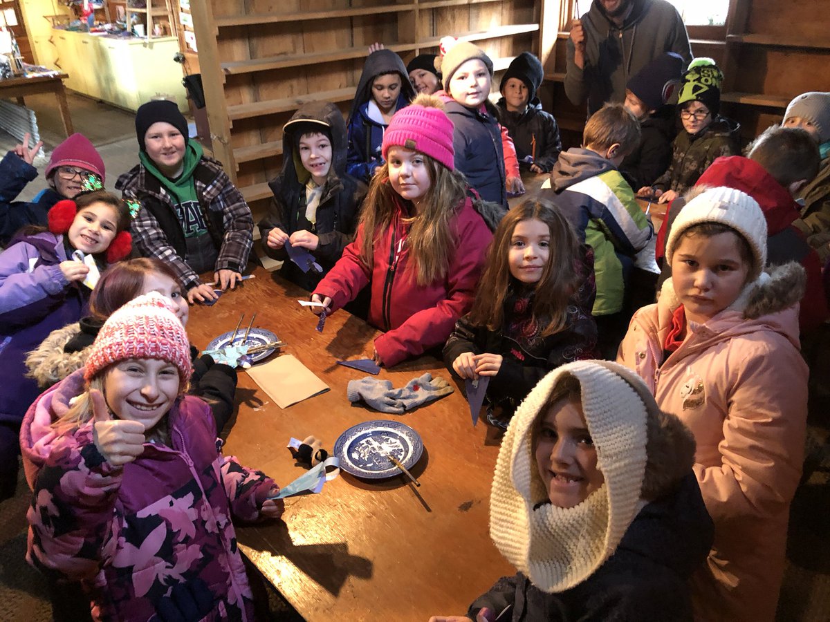 Lambs_Class's tweet photo. Making cornucopias. https://t.co/62mtKkNcJA