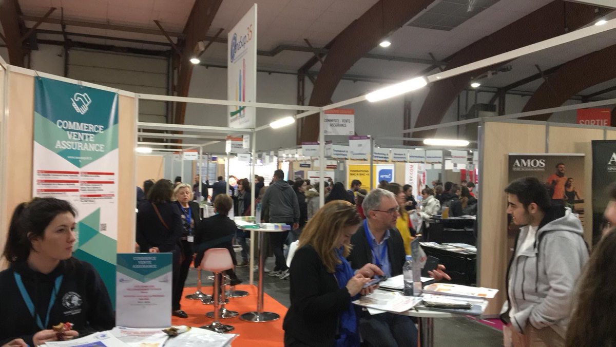 Paola_Villam's tweet photo. Le #btsci du #lyceejarennes présent au #salondeletudiant #renasup35 au #parcexpo https://t.co/M6Cqsl9Qlq