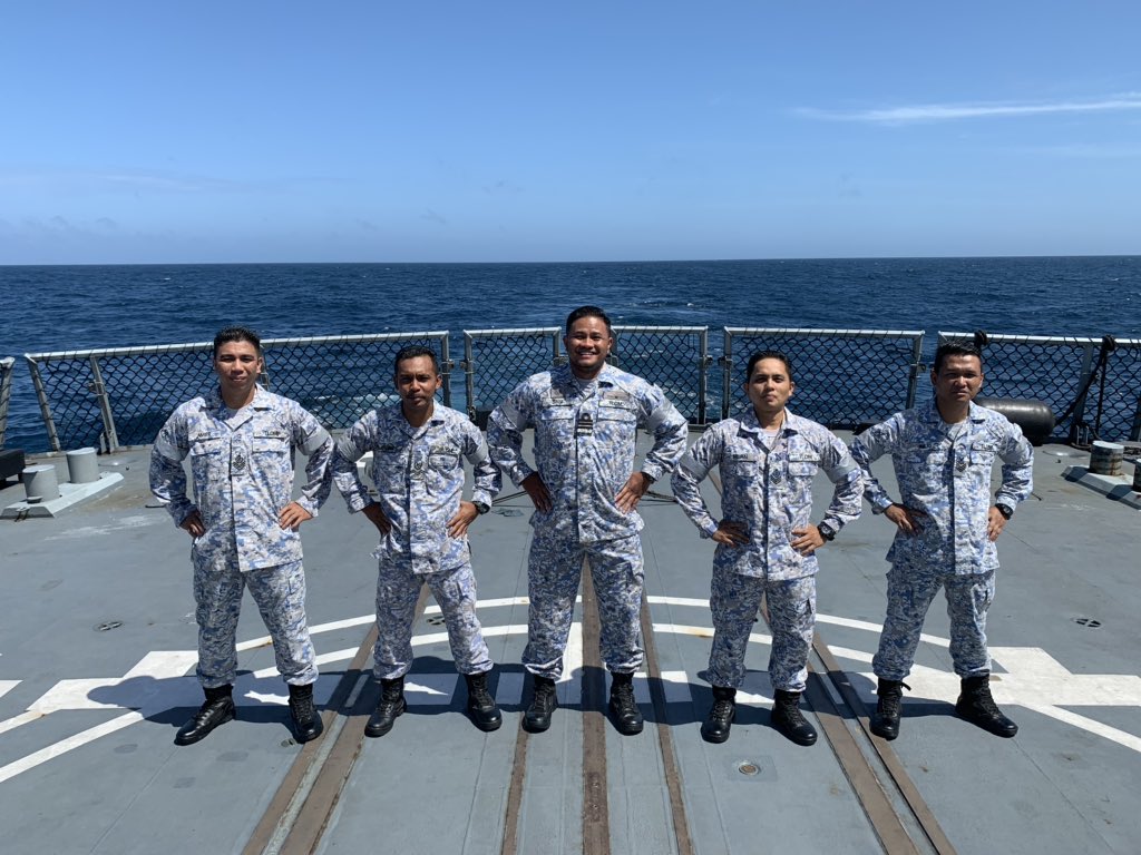 kdperak173's tweet photo. Syabas dan Tahniaah serta Selamat Hari Lahir kepada yang diraikan.
Majlis diraikan di Samudera Raya dengan rasa bangga dapat mengawasi perairan negara tercinta.
#GallantVigilant
#guardianoftheeast
#togetherwearestrong
#biggerpowerwithhigherresponsibility https://t.co/YoGdX7bTlO