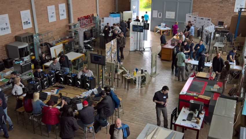 Vous souhaitez découvrir le fonctionnement d'une découpeuse #laser ? D'un scanner #3D ? D'une découpeuse #vinyle ? D'une #imprimante #3D ? 
Il reste des places pour la formation de ce mercredi 15 janvier de 9h à 13h ! #mons
fablabmons.be/formations/