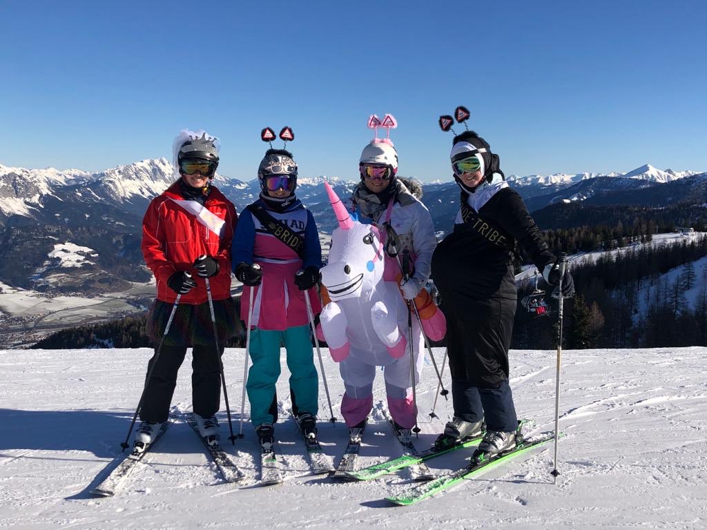 On the way home from the most epic few days in Austria for <a href="/Emily_Llewellyn/">Emily Llewellyn</a> Hen Party ... so much fun and a lot of giggles 🤭🏔⛷🛷🥂🥰