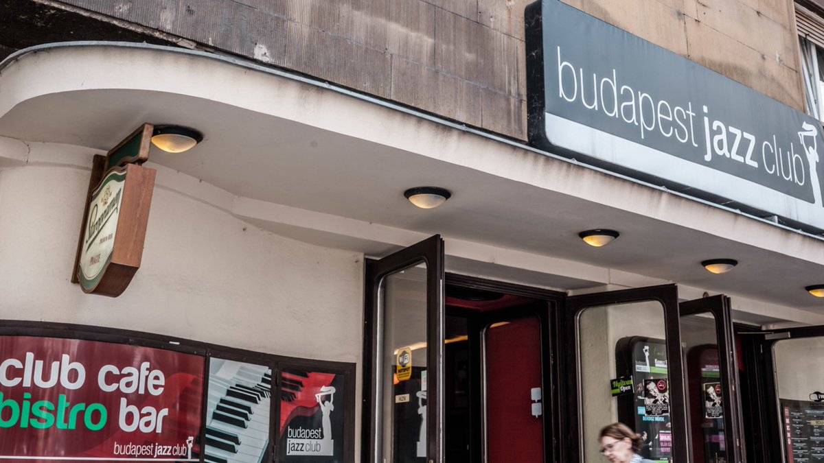 VineyardKapolna's tweet photo. THIS #weekendBud on 10th-12th of January: 
a full run-down of everything happening in #Budapest this #weekend 
➡️ #EventMonitor  #ToDoHUN  #weekendguide #BudapestGuide #travelbudapest #concerts #theatre 
Read more 
https://t.co/rRdALX09O5
Picture https://t.co/eQkWKyubvk