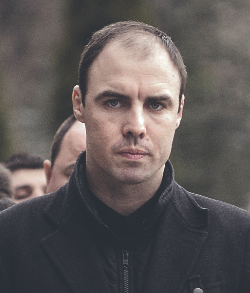popovic_predrag's tweet photo. Slobodan Milenković, načelnik 4. odeljenja PU BG, uhapšen je pre tri dana, navodno zbog posredovanja pri prodaji droge.
Milenković je vodio akciju "Jovanjica". Za nagradu, braća Vučić su, u saradnji s Veljovićevim novopazarskim klanom, montirali ovu aferu. https://t.co/FD5xeaByDy