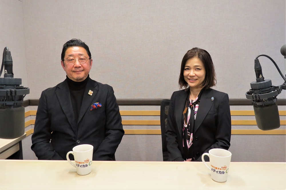 井手口直子のメディカル カフェ Na Twitteru 今夜１１時３０分から 地域に貢献する薬剤師 かかりつけ薬局薬剤師への取り組み ゲストは愛知県薬剤師会会長 岩月 進さんです かかりつけ薬剤師は患者から選ばれる薬剤師であるべき この定義のもとに愛知県