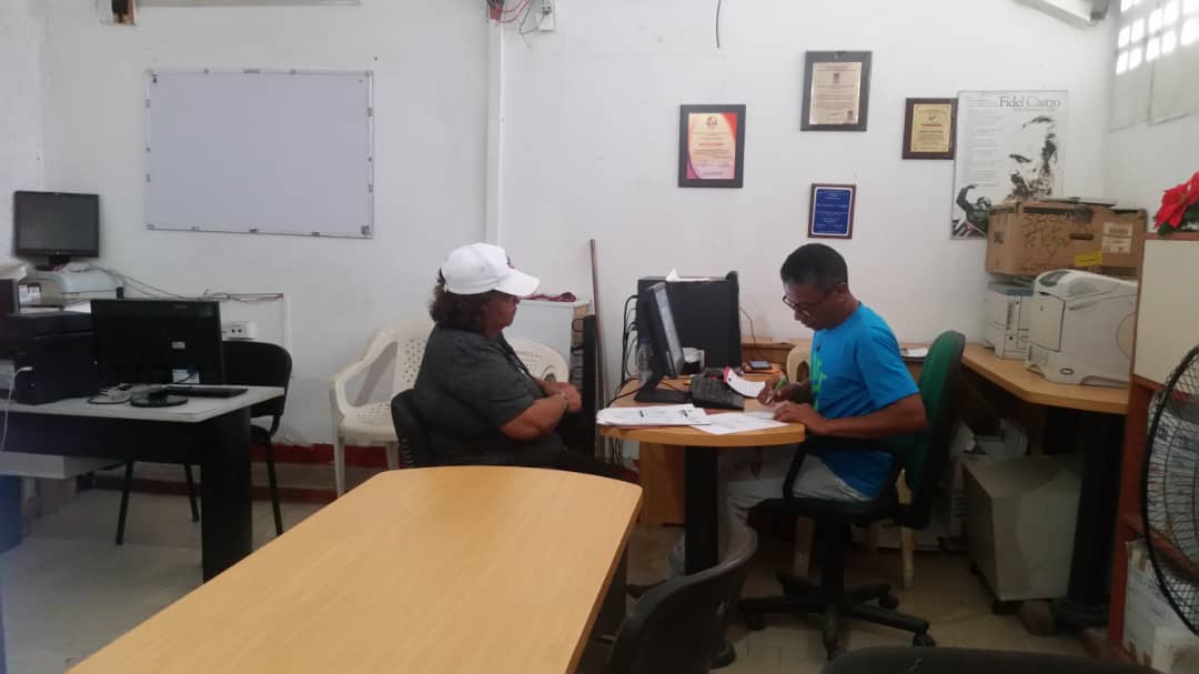 vargassunacoop's tweet photo. En La Guaira continuamos atendiendo al Movimiento Cooperativo, dándole asesoría legal, contable y educativa, para que puedan consolidar y sacar adelante a tan importante sector económico, porque estamos convencidos que #EnCooperativaLogramosMas Feliz Año 2020 @NicolasMaduro https://t.co/mGUlSbEoXq