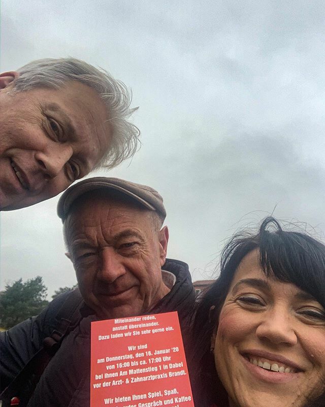 JacbeJacqueline's tweet photo. Am 16.1. sind wir vor Ort in Dabel.... heute haben wir, Rainer, Klaus, Sven und ich die Postkarten verteilt. Also, wenn ihr Zeit und Lust auf gute Gespräche habt oder die Volksinitiative Bildungsaufstand unterschreiben wollt, dann kommt um 16 Uhr vorbei.
.
.
#vorort #dielink… https://t.co/IGtftqaYdL