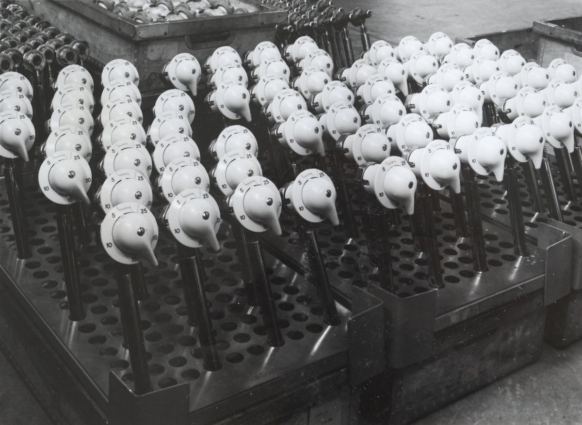 Danfoss_UK's tweet photo. Danfoss' TRV's have gone through 85 years of evolution. From one of the first ever prototyped in the world, back in the 1940s, to the recent award-winning programmable Danfoss Eco™. 

Find out more👉https://t.co/WafalnfEiz

#throwbackthursdays #danfosseco #85years #danfosstrvs https://t.co/JGwo9eqdKr