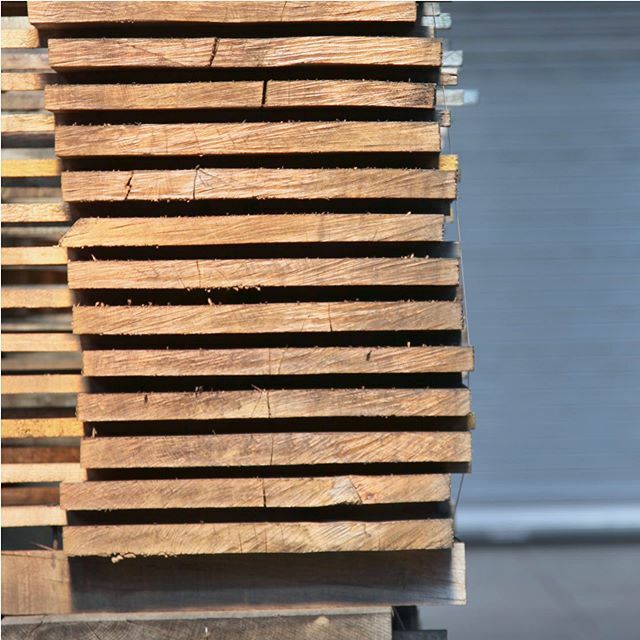 Stacking up rough sawn boards for our first 2020 batches it always humbles us that oak trees, for example, first appeared on our planet around 65 million years ago, whilst our human ancestors showed up around 7 million years ago and only started using to… ift.tt/37MQXK7
