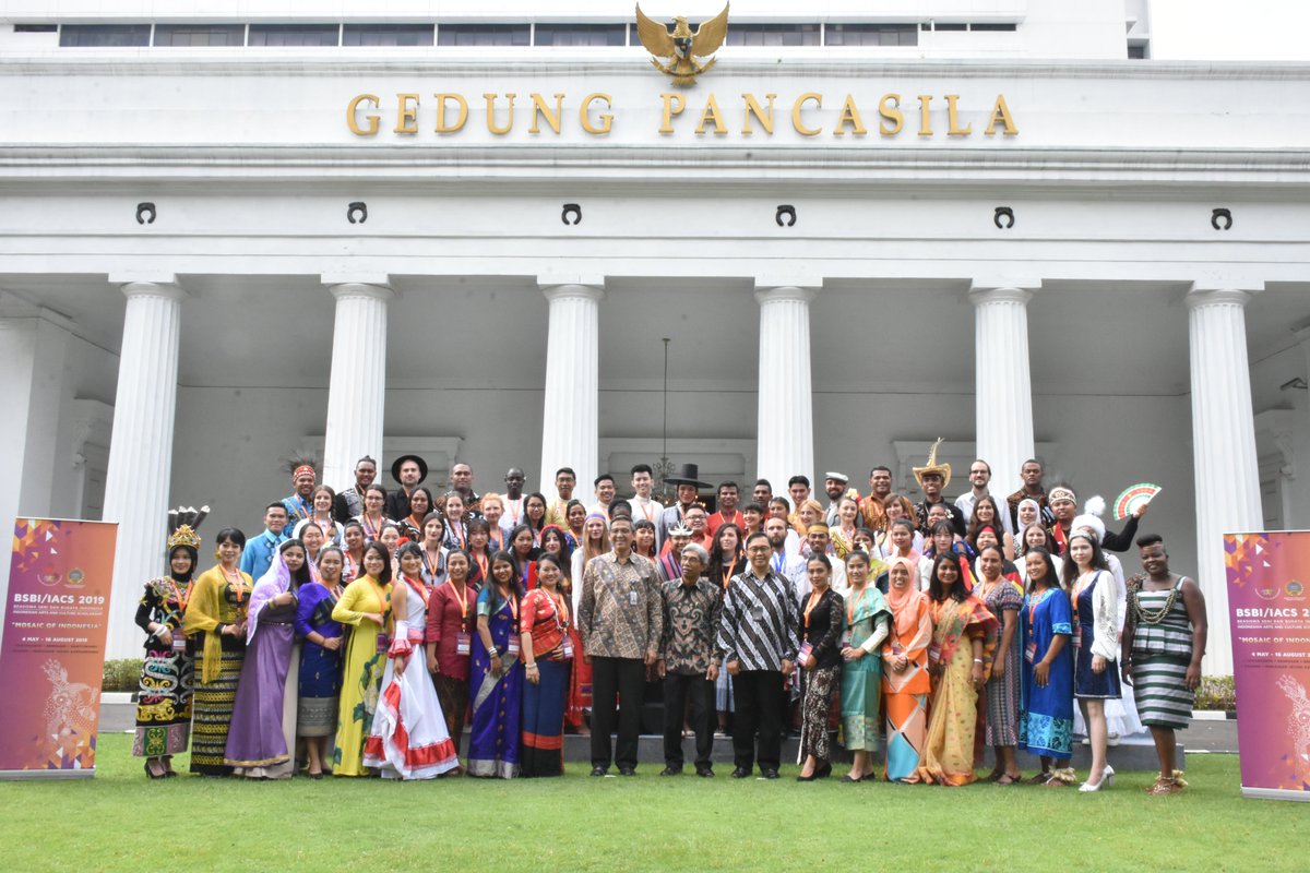 Kemlu_RI's tweet photo. Jadilah duta seni dan budaya Indonesia! Daftarkan dirimu di Indonesian Arts and Culture Scholarship 2020!

Selengkapnya https://t.co/zZOsLvkZqL https://t.co/BSFovCtOWI