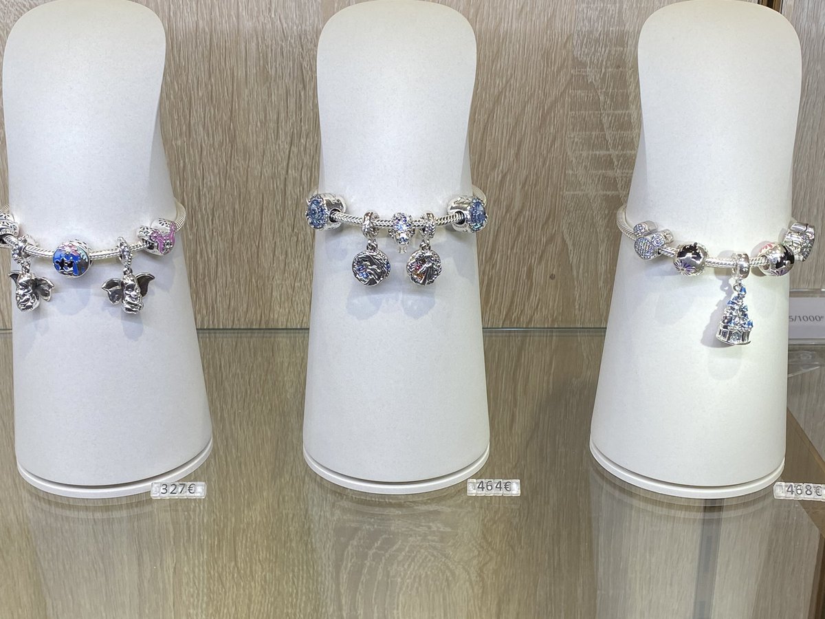 deindlrp's tweet photo. ✨Pandora & Star Wars Fans aufgepasst✨
Ihr wolltet schon immer einmal Euren eigenen Millennium Falcon? Dann könnt Ihr diesen jetzt am Arm tragen!
Aber es gibt auch weitere tolle Charms in Disneyland Paris.
#pandoraxdisney #disneylandparis #dlplive https://t.co/pa6OfaElwR