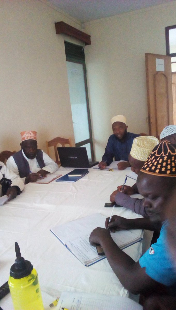 ComibuMuyinga's tweet photo. #BURUNDI Les Repésentants Communaux de la COMIBU MUYINGA @MuyingaProvince  se réunissent, présidés par le Représentant Légal de la COMIBU MUYINGA,pour étudier ensemble le projet de distribution deschèvres au Bureau Communaux de la COMIBU MUYINGA 
@NayabagaboSalum 
@IsDBPresident https://t.co/uVxW1t051u