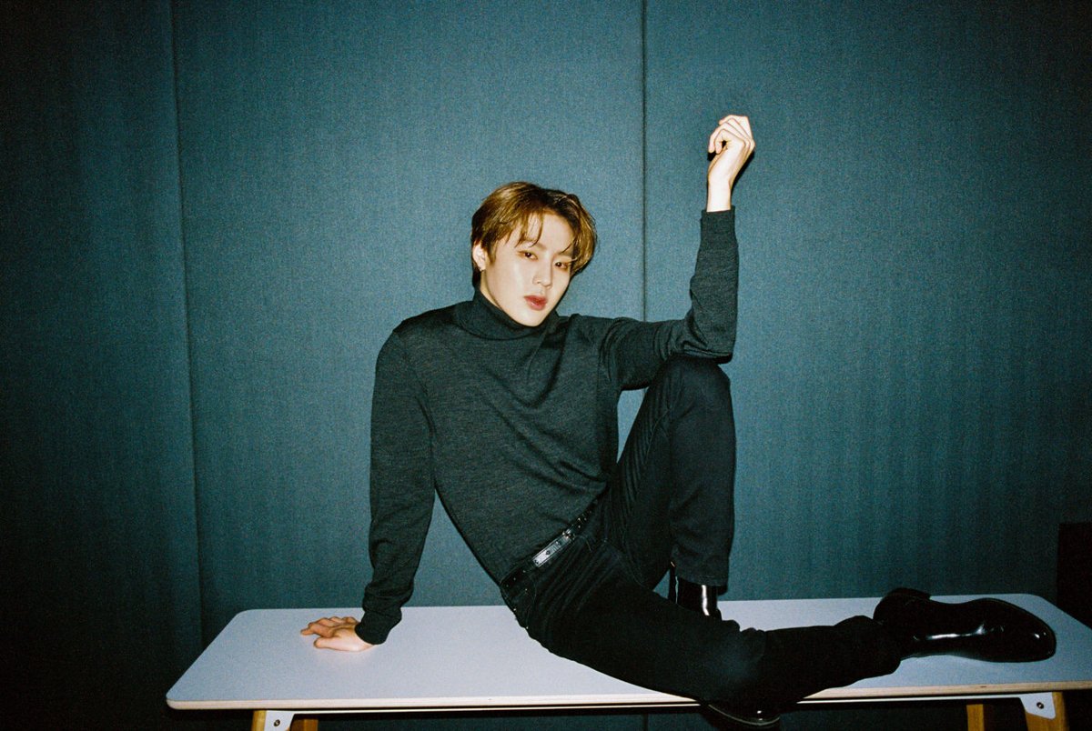 GQKOREA's tweet photo. "어떻게 처음부터 자기가 하고 싶은 것만 할 수 있어요? 하기 싫은 일도 하면서 자신에게 무엇이 맞고, 도움이 되는지 정확한 답을 깨달을 때가 있어요." 
하성운 인터뷰 보러가기>> https://t.co/4jcMiUzgAT https://t.co/ID4fQGhlqK