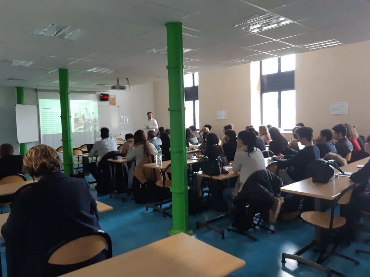 dill_up's tweet photo. Un programme copieux au menu du #DiLLDay ! Ce matin les équipes étudiants-entreprises participent à 7 ateliers thématiques : RGPD, sécurité informatique, ux design, réalité virtuelle/augmentée, stratégie com digitale, appli mobile, reconnaissance d'image https://t.co/V7DHnTNxhr