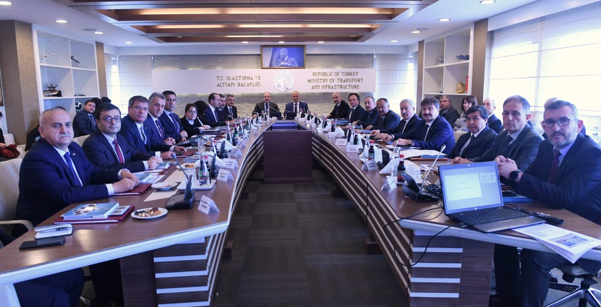 Çok kıymetli Sanayi ve Teknoloji Bakanımız Mustafa Varank Bey ve değerli mesai arkadaşlarıyla, ülkemizin kalkınma hamlesinde önemli yer tutan raylı ulaşım sistemleri üzerine verimli bir toplantı gerçekleştirdik.