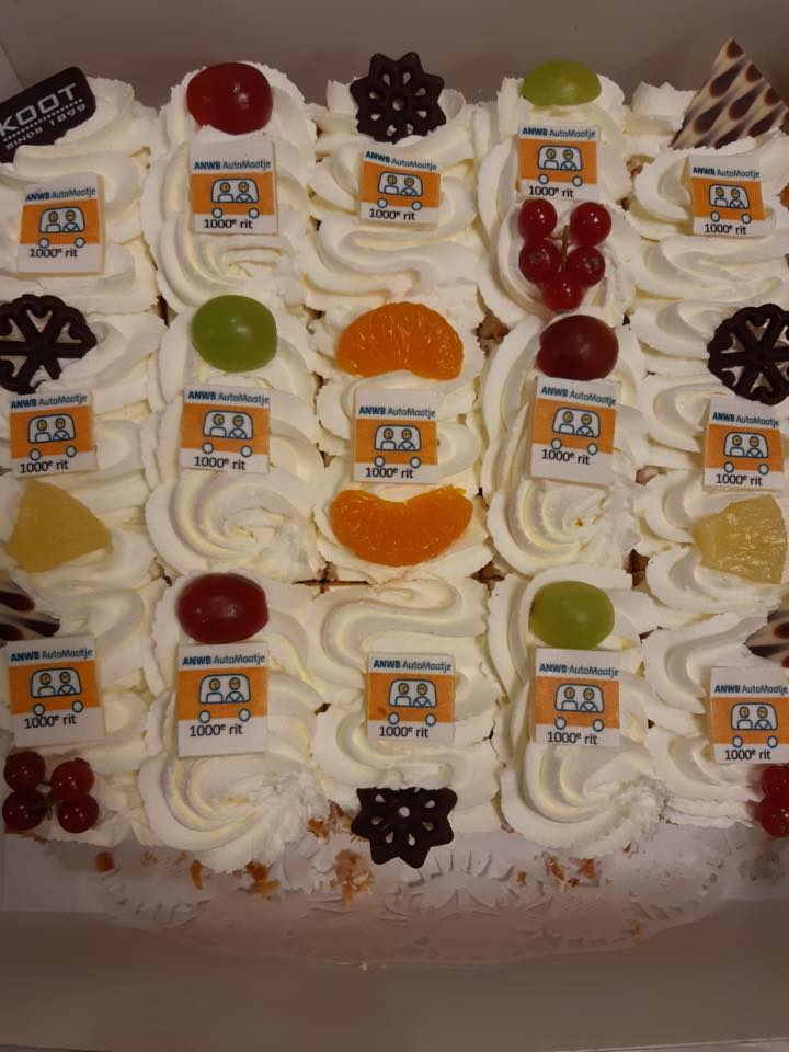ietsleuks's tweet photo. Tijd voor taart! Deze kanjers zijn woensdag in het zonnetje gezet door burgemeester @AsjeDijk . De vrijwillige chauffeurs hebben meer dan 1000 ritten ( per persoon) gereden voor #AutoMaatje. Daar is @WelzijnBvld heel erg trots op! https://t.co/F4Na7xCihL