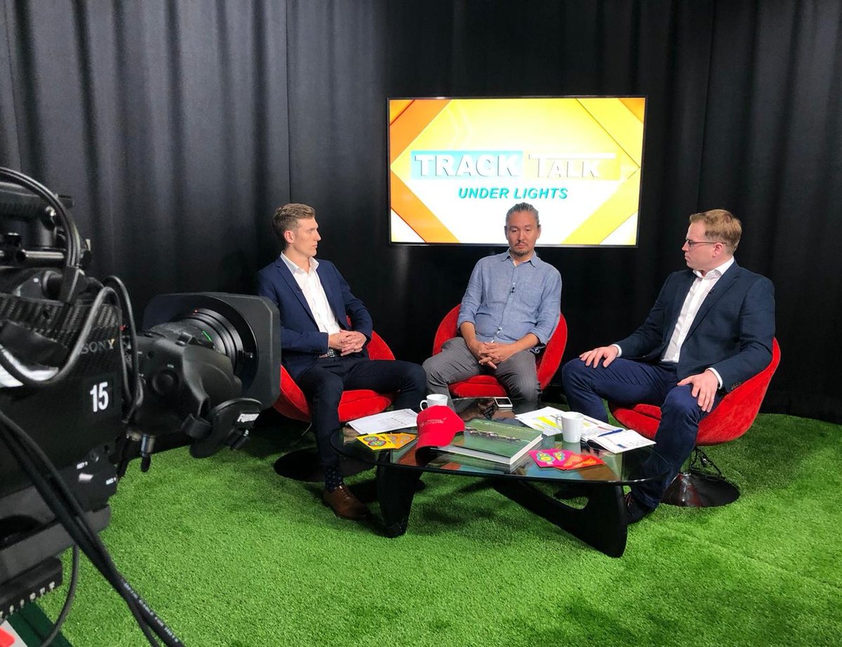 KranjiBroadcast's tweet photo. ⭐TRACK TALK - #UnderLights⭐
Join Nick & Luke for the 1st episode of #TTUL for 2020!
This week's special guest is Mike Lee, journalist of the @SGTurfClub ✍️🇸🇬
We hear from @freedman_lee & Cliff Brown
Plus the best bet from @kranjiracing
#TTUL
👇👇
https://t.co/vg0rIIf106 https://t.co/HyWopbeowZ