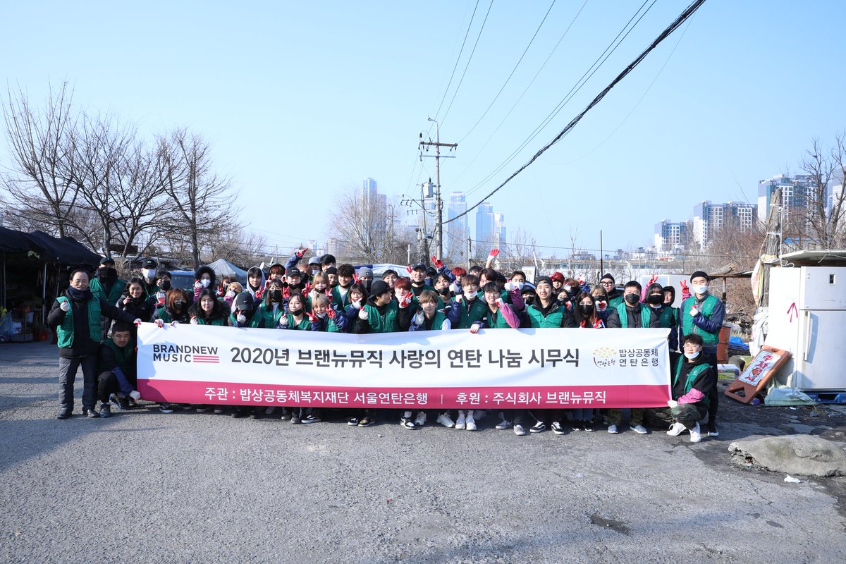 올해도 저희 브랜뉴뮤직 여러분들과 더 많은 사랑 함께 나누며 열심히 달려보겠습니다 모두 건강하고 행복한 한해 되시길 기원하겠습니다 감사합니다!
#2020 #브랜뉴뮤직 #나눔시무식