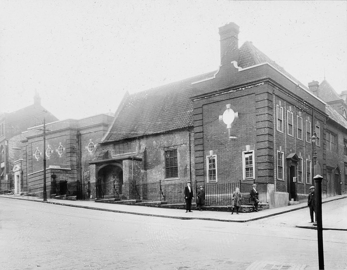 SirJohnHurtFT's tweet photo. NORFOLK GOES TO THE PICTURES
 
A talk by Mike Hutchinson from the Sir John Hurt Film Trust on the History of Cinemas in Norfolk and the characters who brought the silver screen to life.

Noverre Room, Assembly House, Norwich.
 
19/02 at 2.00pm
Admission: £2.50. U3A members Free. https://t.co/8ENgmhVw85