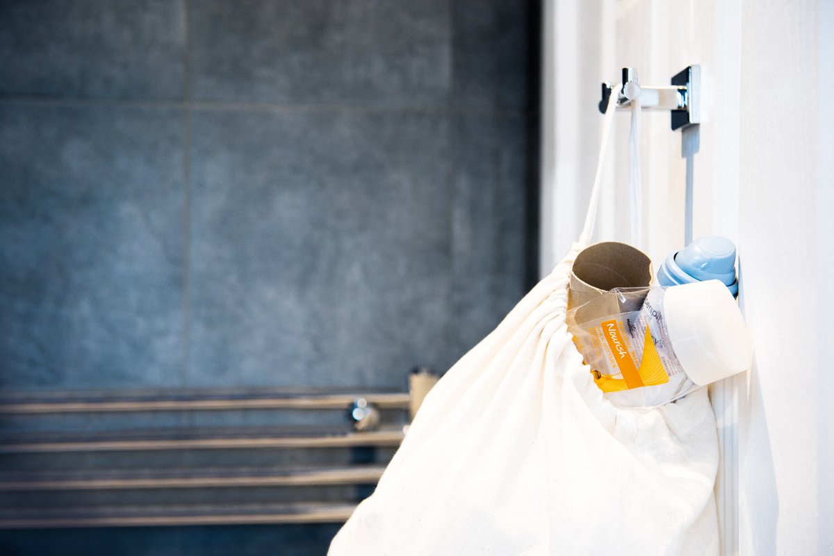 recycle_now's tweet photo. Keep your bathroom #recycling in check with our handy hack! If you’re short on floor space, hang a bag on the back of the door so you never forget to #recycle your bathroom #plastics, toilet rolls and boxes. https://t.co/XfXn3lHDnq https://t.co/vqZeyIx2jU