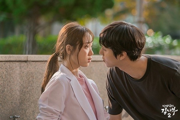 [2020.01.09]@sbsnow_insta update:그래서 은우 커플 뽀뽀 했냐~ 안했냐이름만 들어도 얼굴 천재일 것 같은  #은우커플 썸질(?)(feat. 상상 폭주하게 만드는 카페베네급 마무리 컷)SBS 새 월화드라마 <낭만닥터 김사부2>☞ 매주 월, 화 밤 9시 40분 본 방송! #낭만닥터김사부2  #이성경  #안효섭