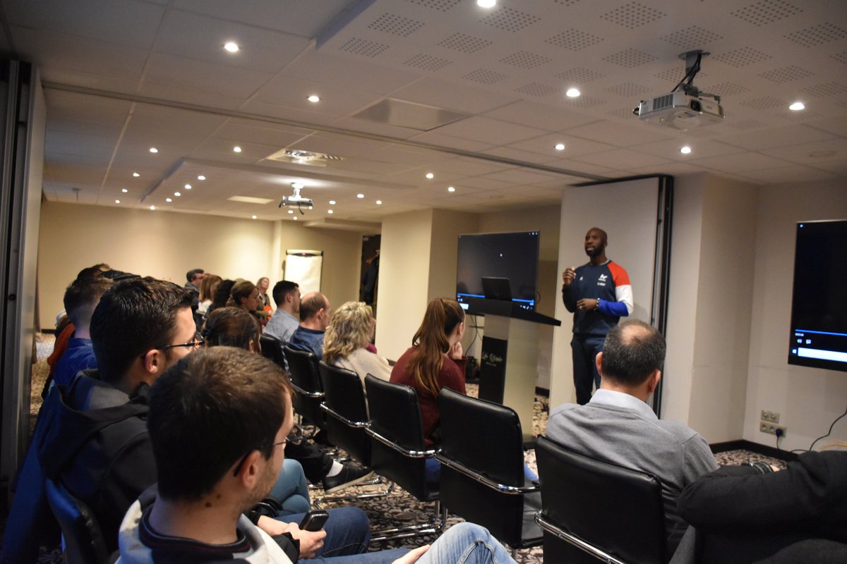 BLAINCONSTRUCTI's tweet photo. Hier se tenait la réunion annuelle du Groupe BLAIN pour faire le bilan de 2019. 
Nous tenions à remercier l'intervention du @G_Careformance et de @tresormakunda, athlète handisport international, sur la #confiance. 👫 https://t.co/8bfsSAq55A