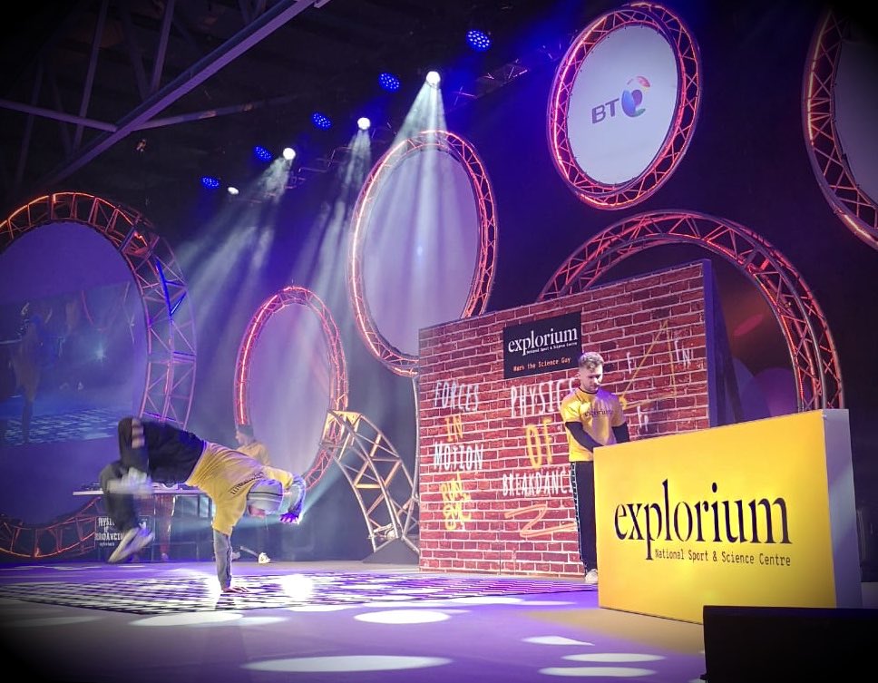 MarkLangtry's tweet image. And we’re off!!! 🕺🏼#PhysicsOfBreakdancing @BTYSTE 
🌟@IOP_Ireland @ExploriumI #createtodayshapetomorrow